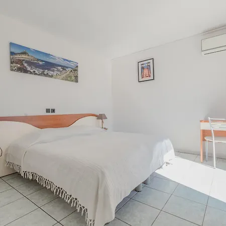 Les Maristella, De Gamme A Deux Pas De La * Aregno