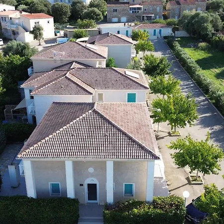 Les Maristella, Melu *