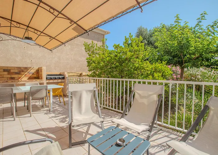 度假居 Les Maristella, De Gamme A Deux Pas De La *